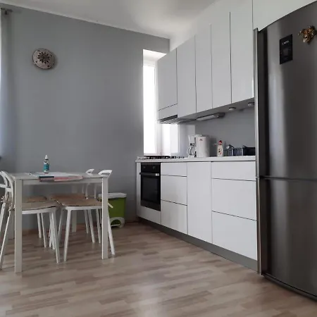 Hostrinus Apartment Split